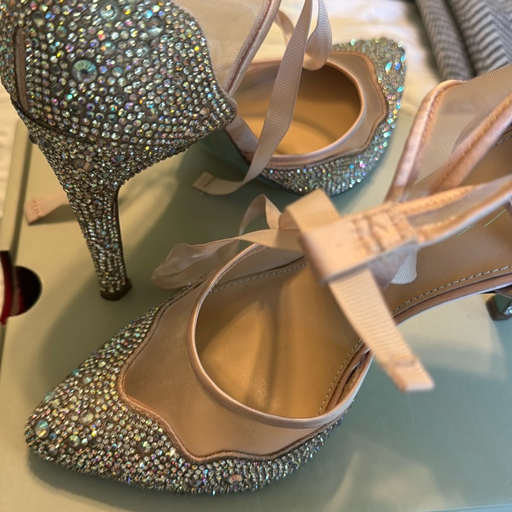 Betsey Johnson Iris Champagne